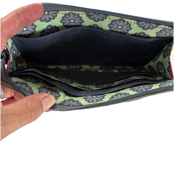 New with Tags Vera Bradley Front Zip Wristlet in Nomadic Floral - Picture 7 of 11